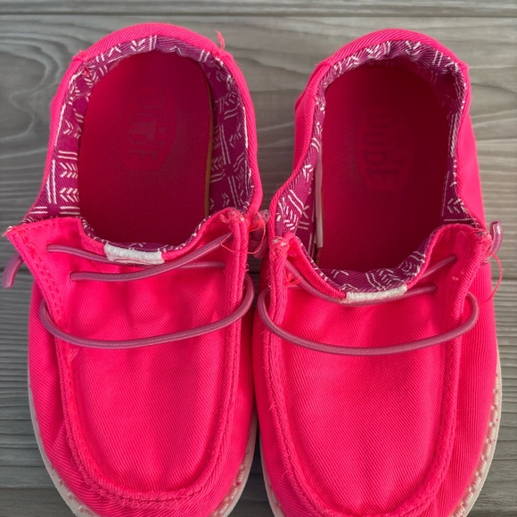 Girls size 9 Hey Dude - Picture 3 of 6